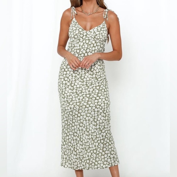 💚PETAL & PUP Blaire Dress - Olive Green Floral - Picture 3 of 16